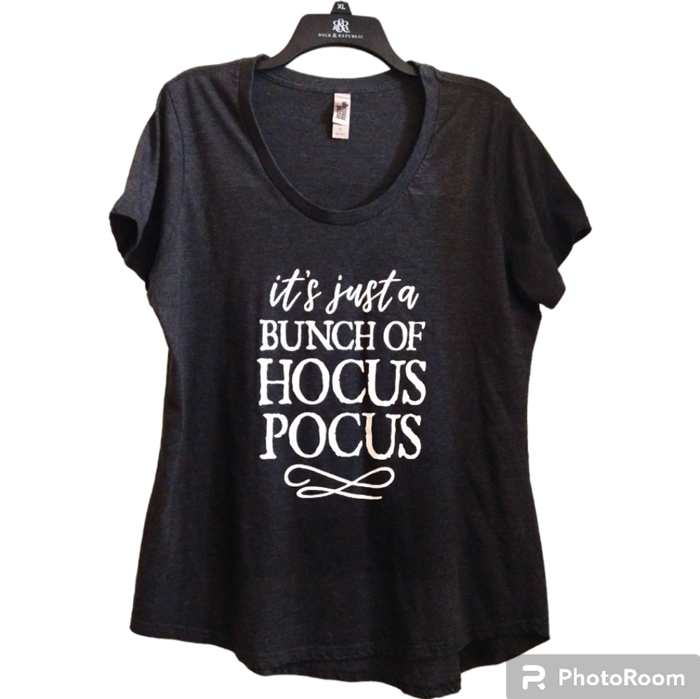 Women's Halloween Hocus Pocus T-shirt Black curved hem size 1 EUC (mc)